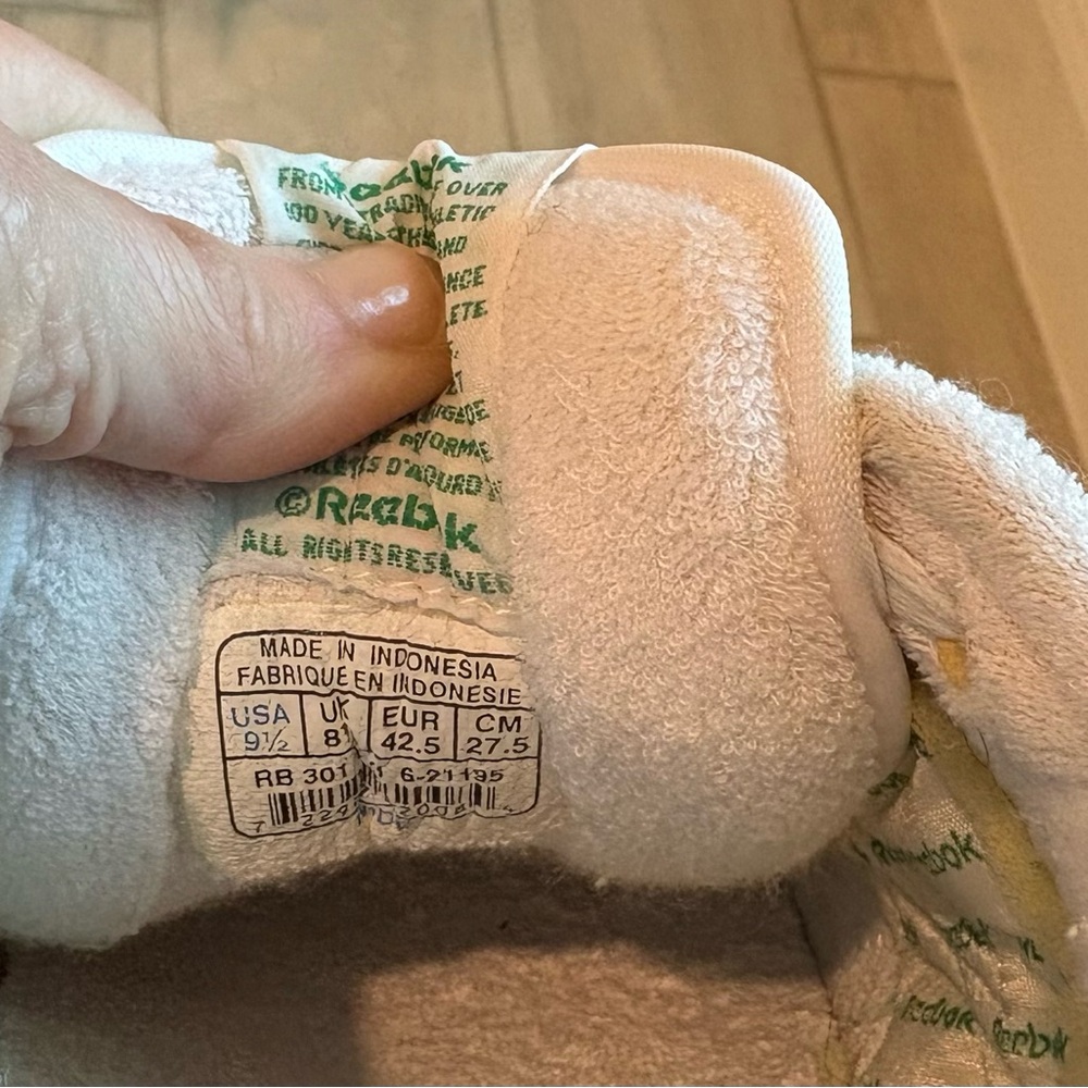 Reebok White Mens Sneakers, Sz 9.5 Used - Picture 3 of 11